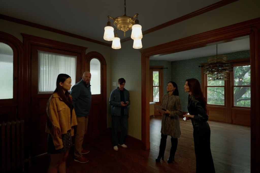 A Hollow House: Where Presence Lacks Presence